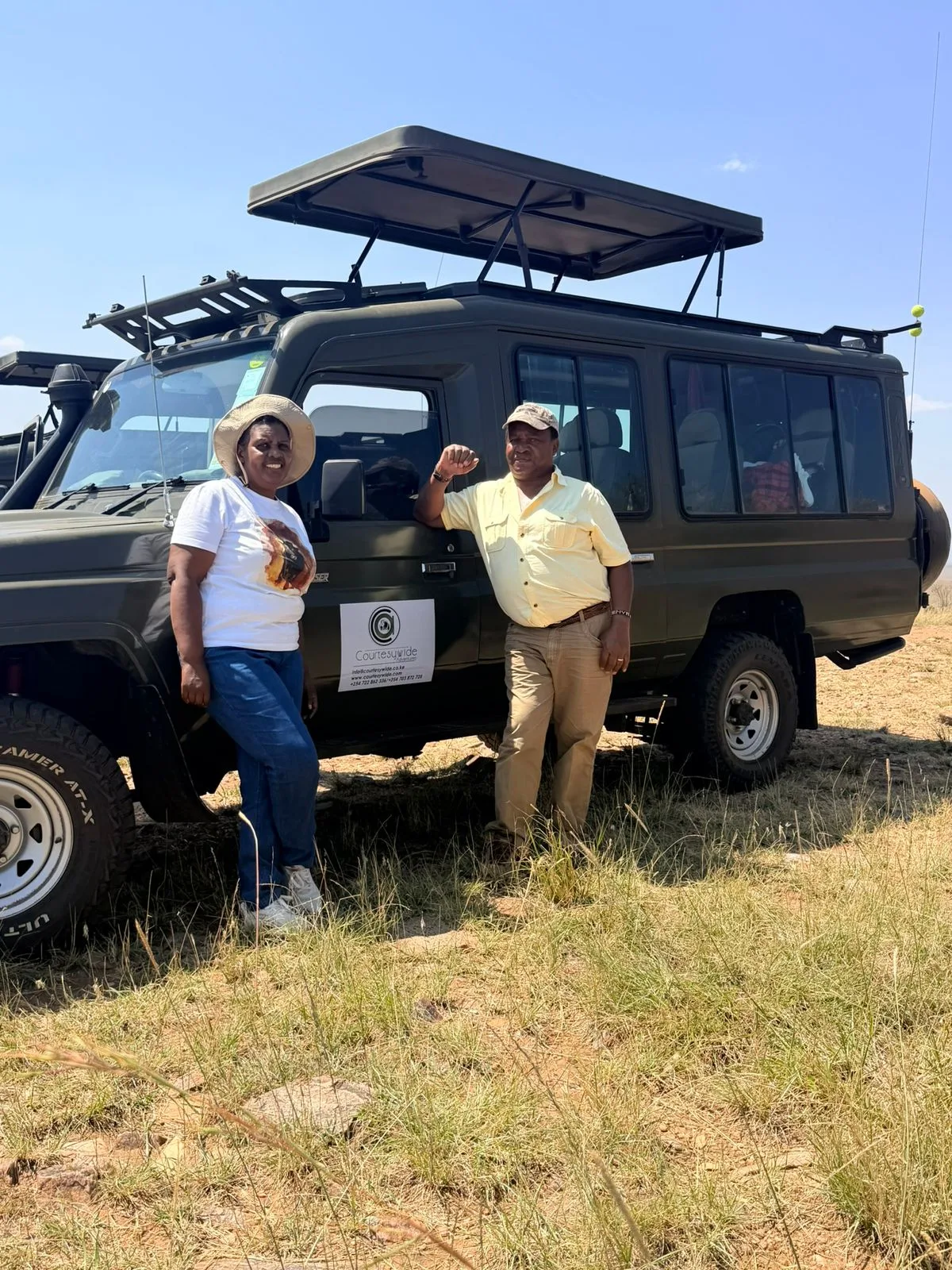 Toyota Land Cruiser Safari 4x4 with Pop Up Roof