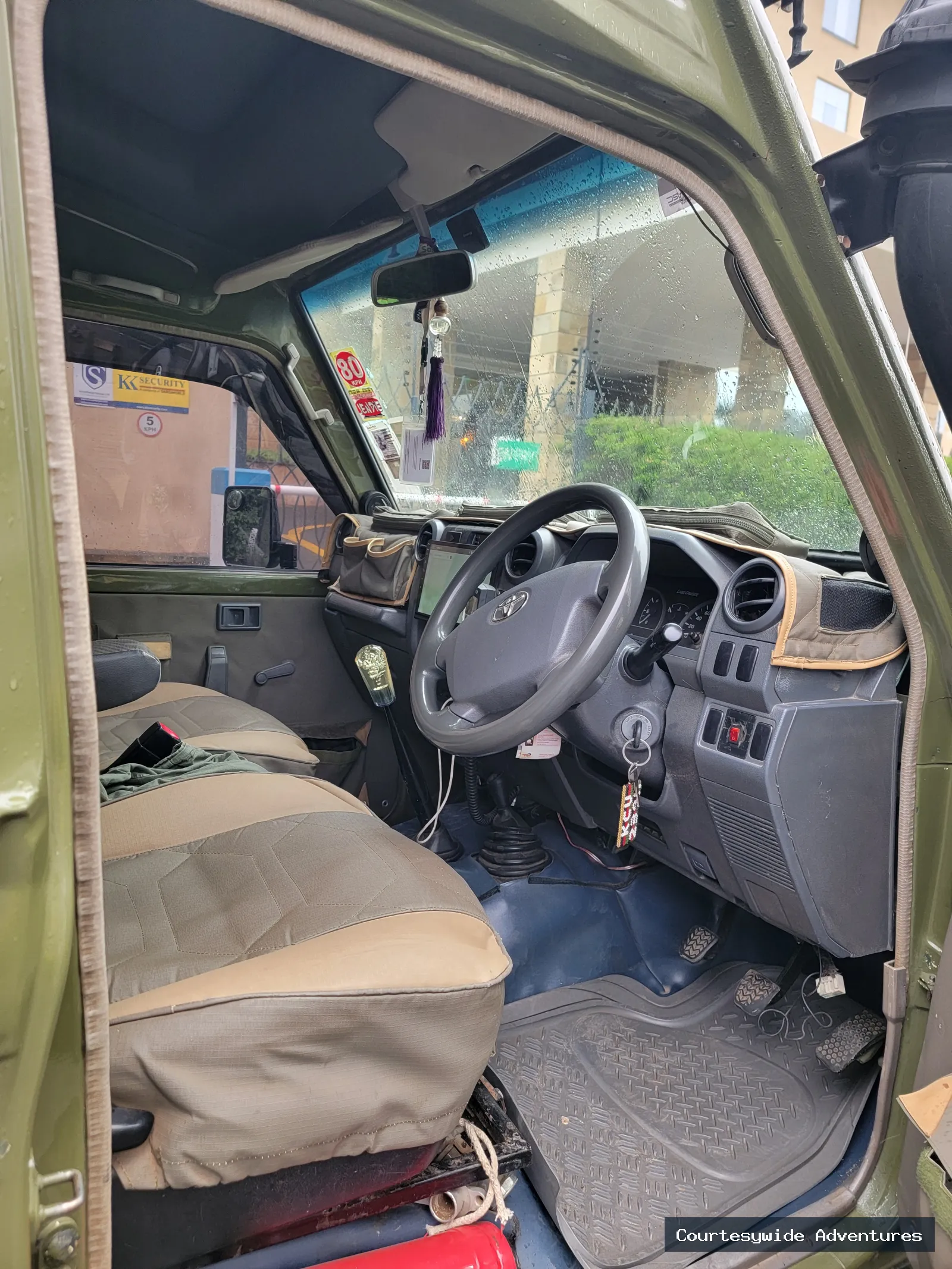 Toyota Land Cruiser Safari 4x4 with Pop Up Roof | Courtesywide Adventures
